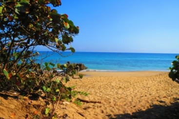 Last beachfront lot in highly prestigious project