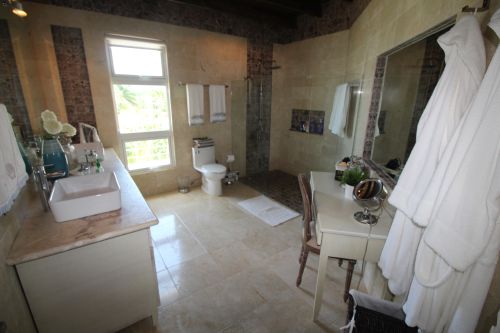 #7 Luxurious 6 bedroom beachfront penthouse in great location