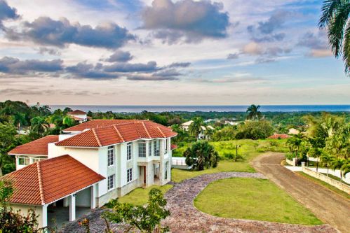#18 Luxurious 7-Bedroom Ocean-View Villa in Sosua