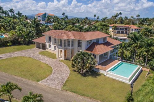 #2 Luxurious 7-Bedroom Ocean-View Villa in Sosua