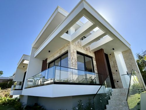 #2 Brand-New Modern 3-Bedroom Villa