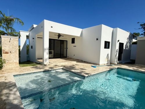 #3 Brand-New Modern 3-Bedroom Villa